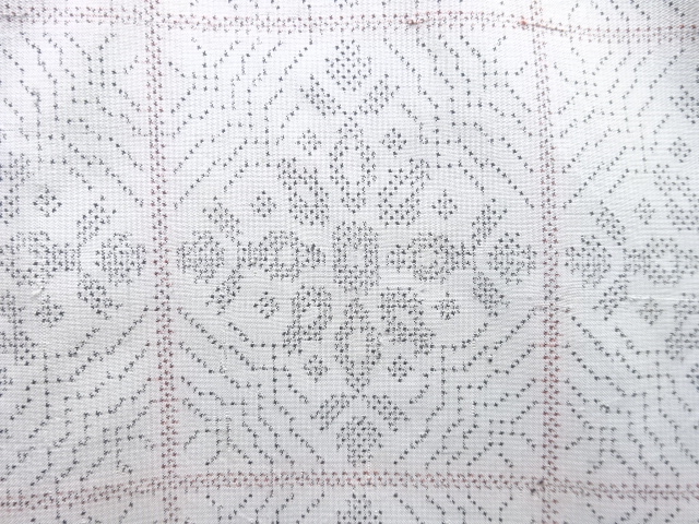 JAPANESE KIMONO / ANTIQUE KIMONO / SILK / DORO OSHIMA TSUMUGI (5 maruki) / WOVEN FLORAL CREST